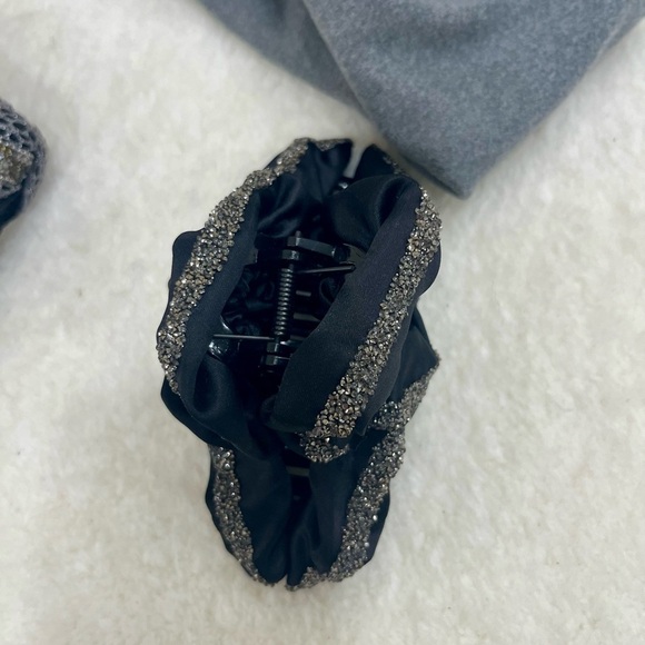 🛍️ 4 for $20 🛍️ Stylish Headband and Scrunchie Set in Gray and Black - Picture 4 of 8